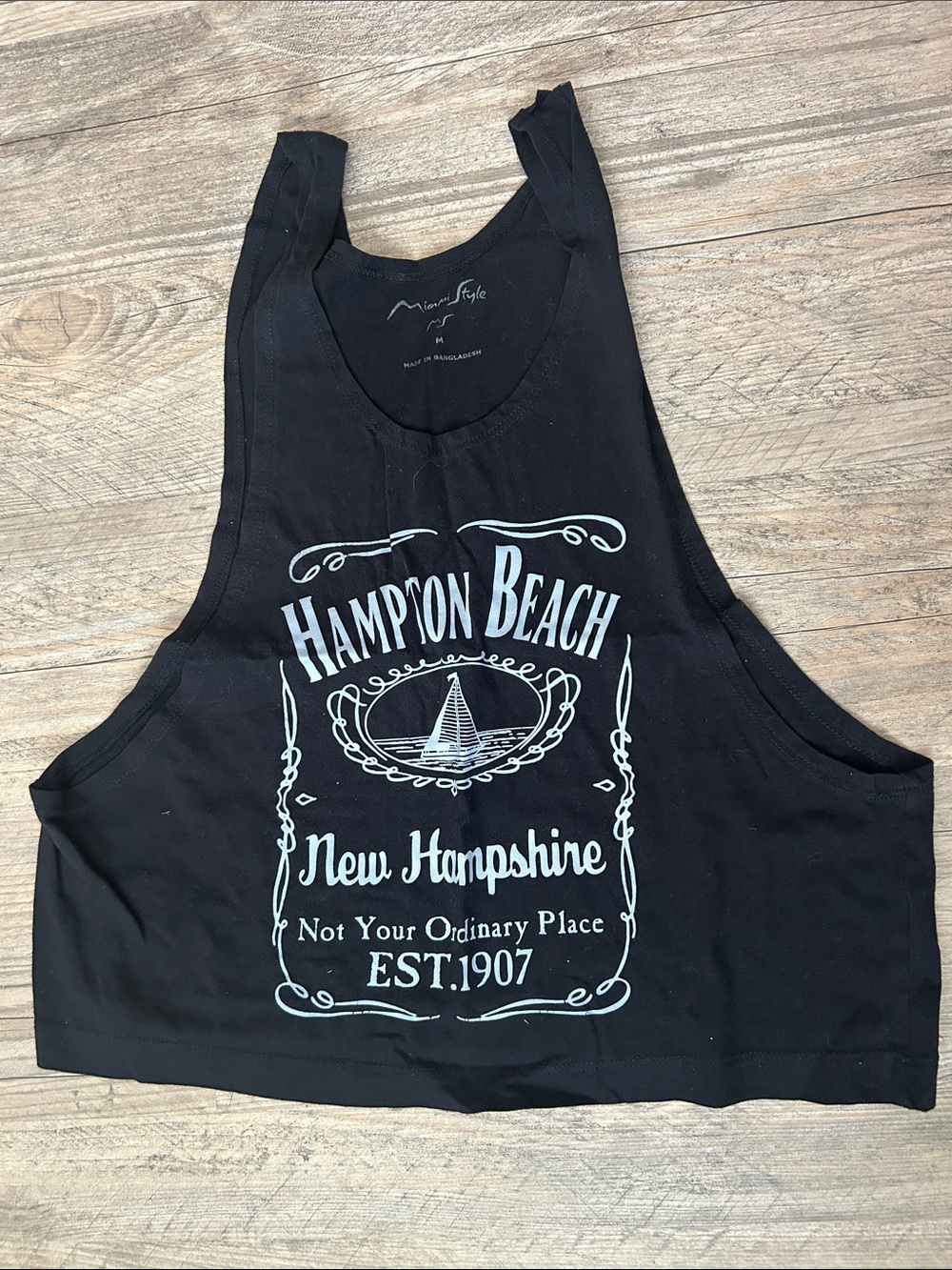 Hampton Beach New Hampshire Graphic Crop Tank - Black with White Print Sz M